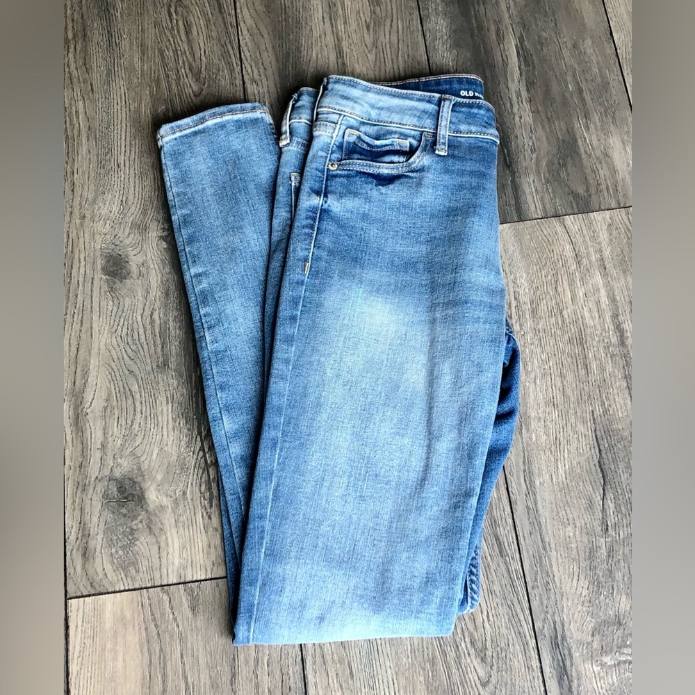 Women’s Old Navy Mid-rise Rockstar Super Skinny jeans. Size 6 tall.